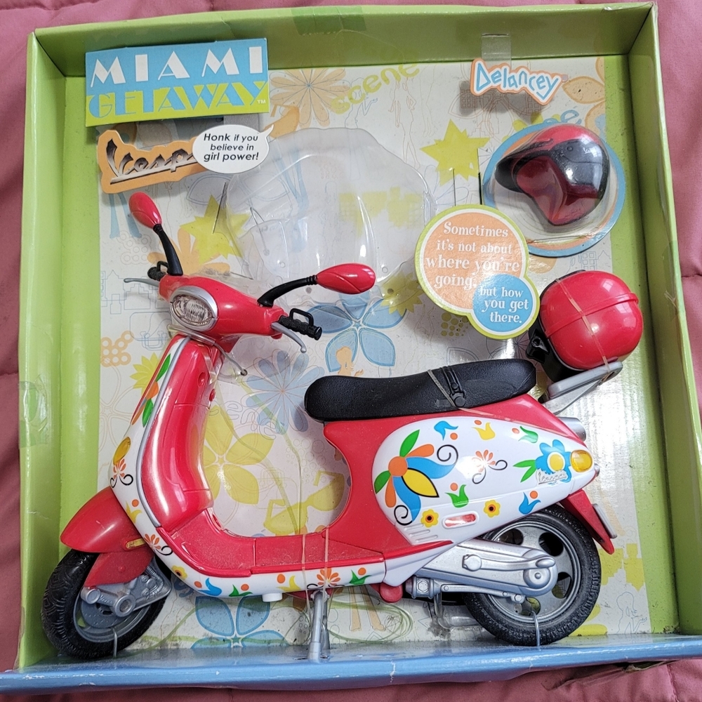 NWT My Scene MIAMI GETAWAY Vespa (Delancey)